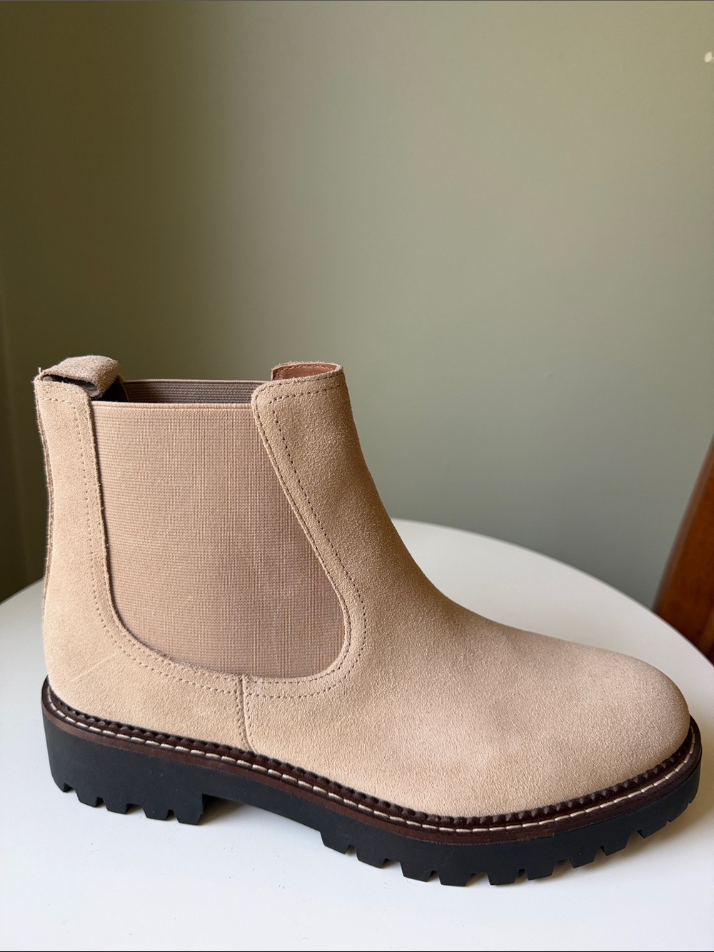 Caslon Miller Lea Suede Chelsea Ankle Boots Cream Utilitarian Lug Sole 9.5